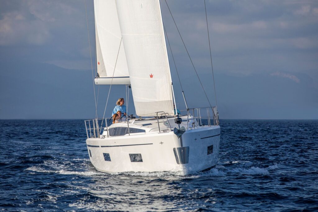 Bavaria C42 under seil