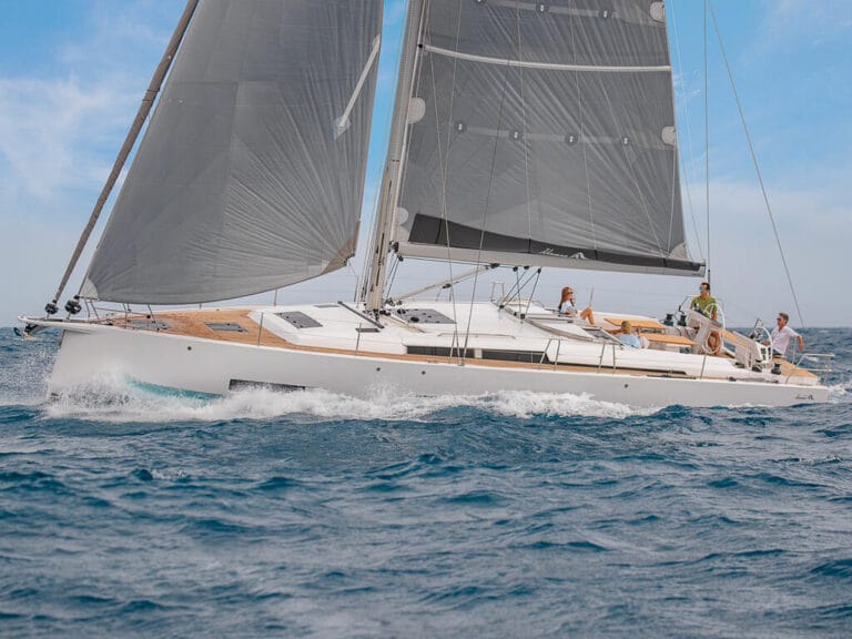 Hanse 510 viser tydelig hva moderne turbåter handler om: plass, stabilitet og god fart.
