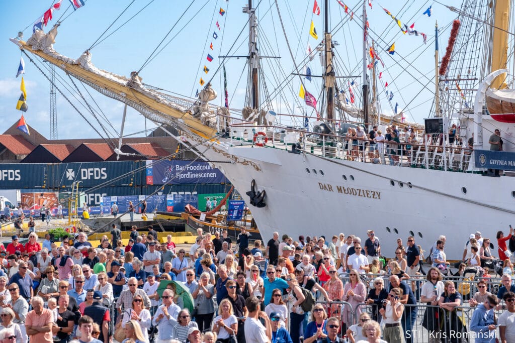 Når skutene entrer havnene, blir hele byen en levende maritim festival