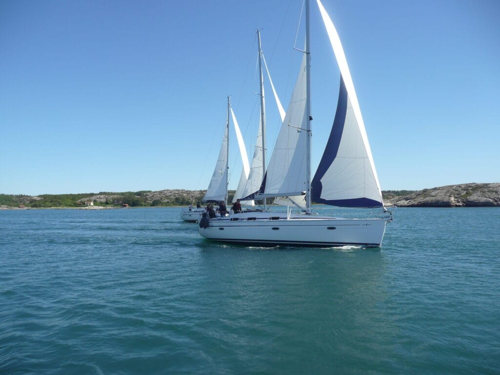 Bavaria 39 og lignende modeller er populære for sin brukervennlighet og romslige løsninger.