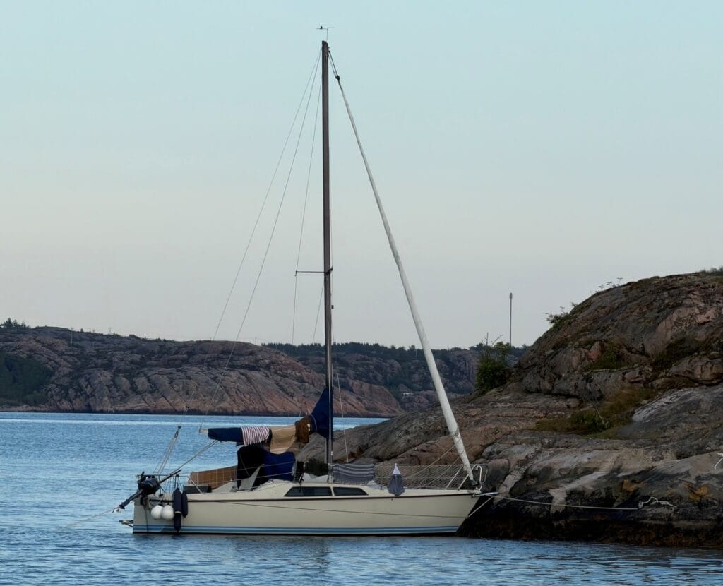 Norskekysten byr på utallige naturhavner som er perfekte mål for mindre seilbåter.