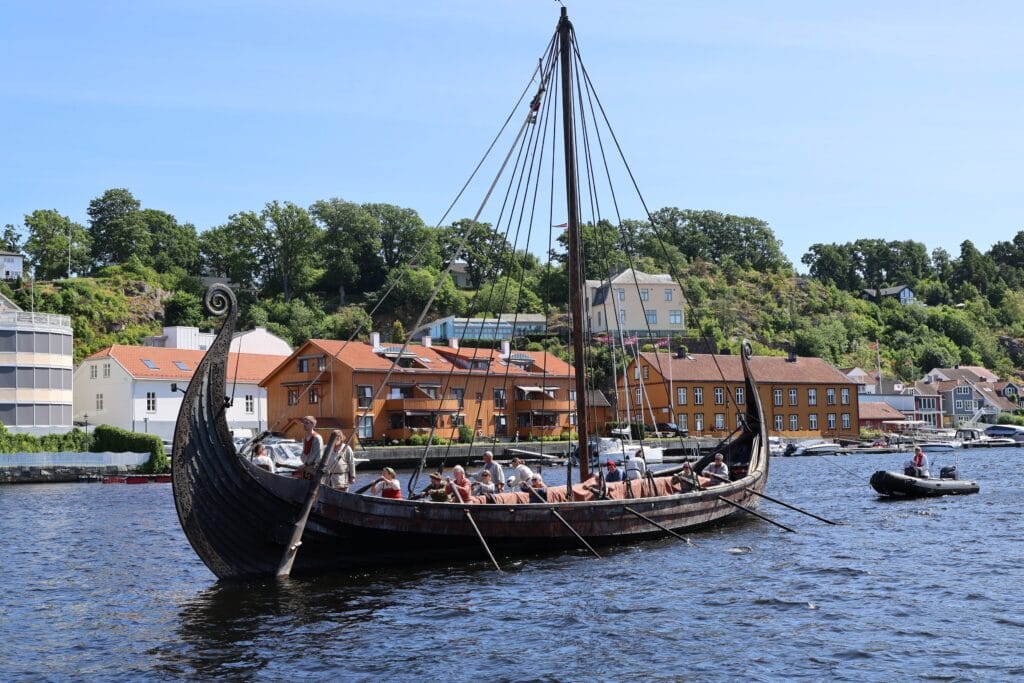 Osebergskipet er bygget med tradisjonelle metoder og materialer.